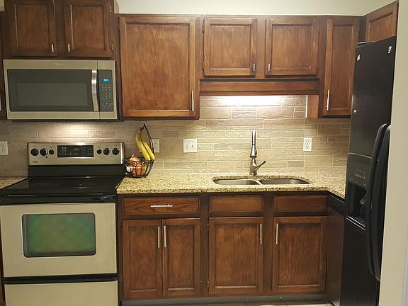 4th image of 3882 Windridge Ct