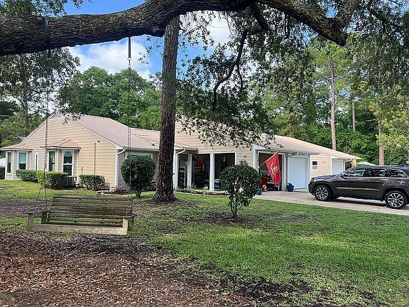 3rd image of 1229 Hummingbird Ln E