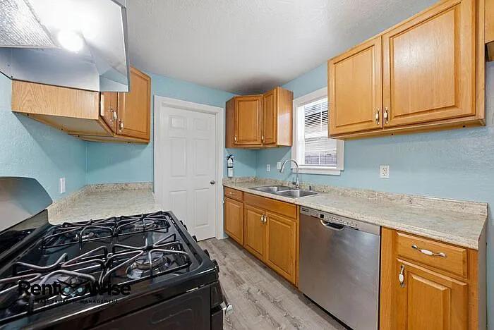 657 Hurlingame Ave — Photo 9
