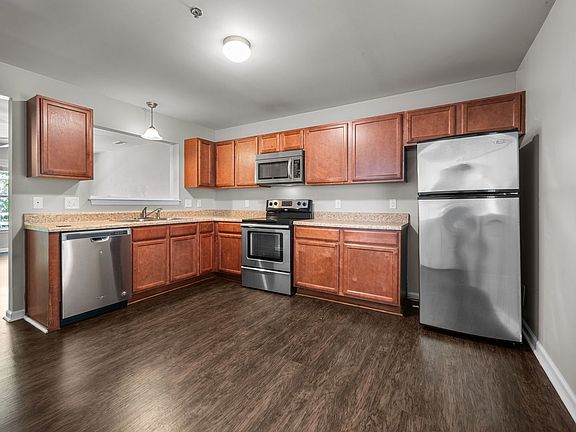 4th image of 136 Greenford Pl