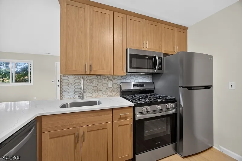 2 bed, 1.0 bath, $2,200 — Photo 4