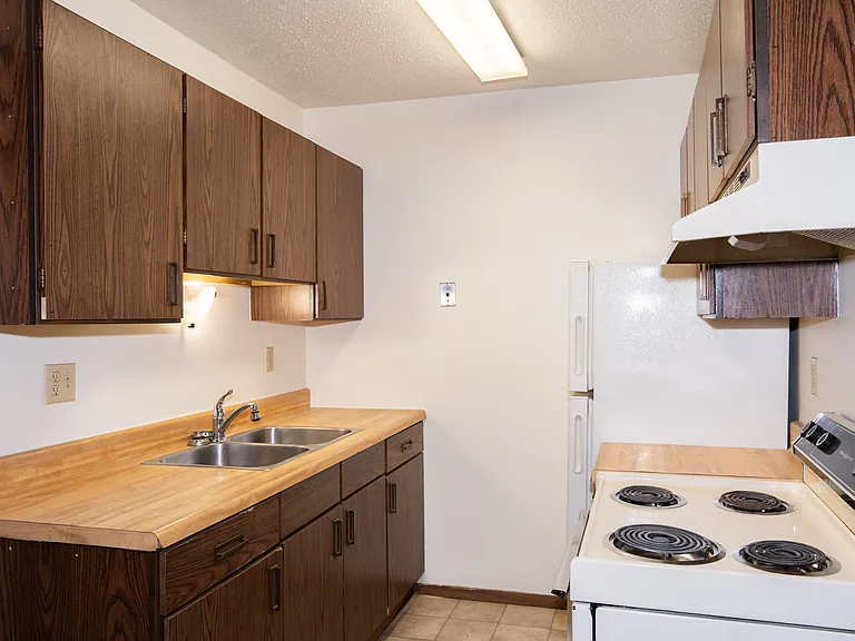 Fargo, ND Pacific Park 2 | 21B | Kitchen