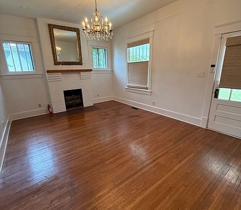 3rd image of 1305 Edgewood Pl