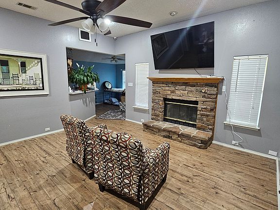 4th image of 421 Bluebonnet Ln