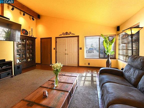5th image of 21813 Meekland Ave