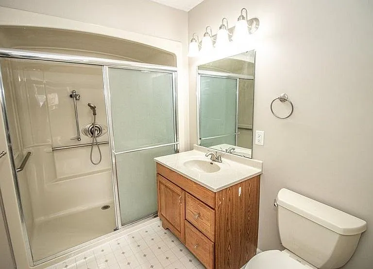 2315 Temple Ct E — Photo 18