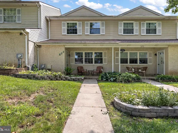 294 Carlyn Ct, Downingtown, PA 19335
