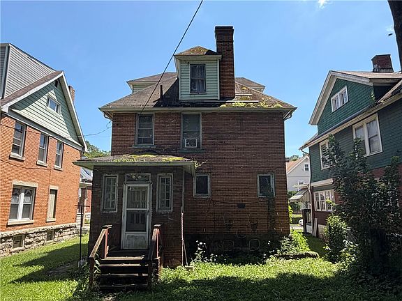 3rd image of 111 Orchard St