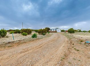 26 Phillips Rd, Moriarty, NM 87035