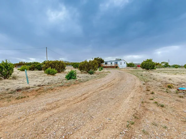 26 Phillips Rd, Moriarty, NM 87035