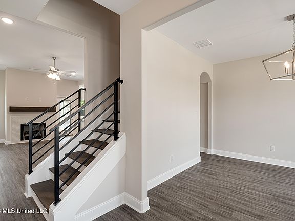 3rd image of 261 Centerline Roper Loop