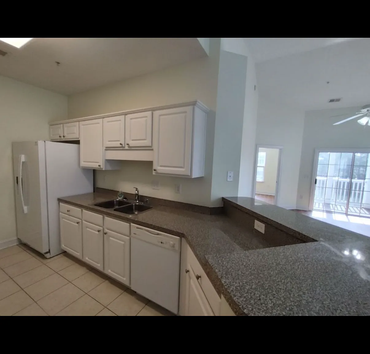 114 Fountain Pointe Ln — Photo 4