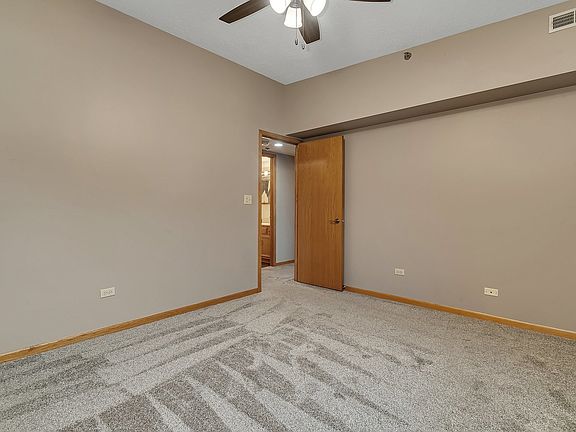5th image of 2883 Heritage Dr APT 3A