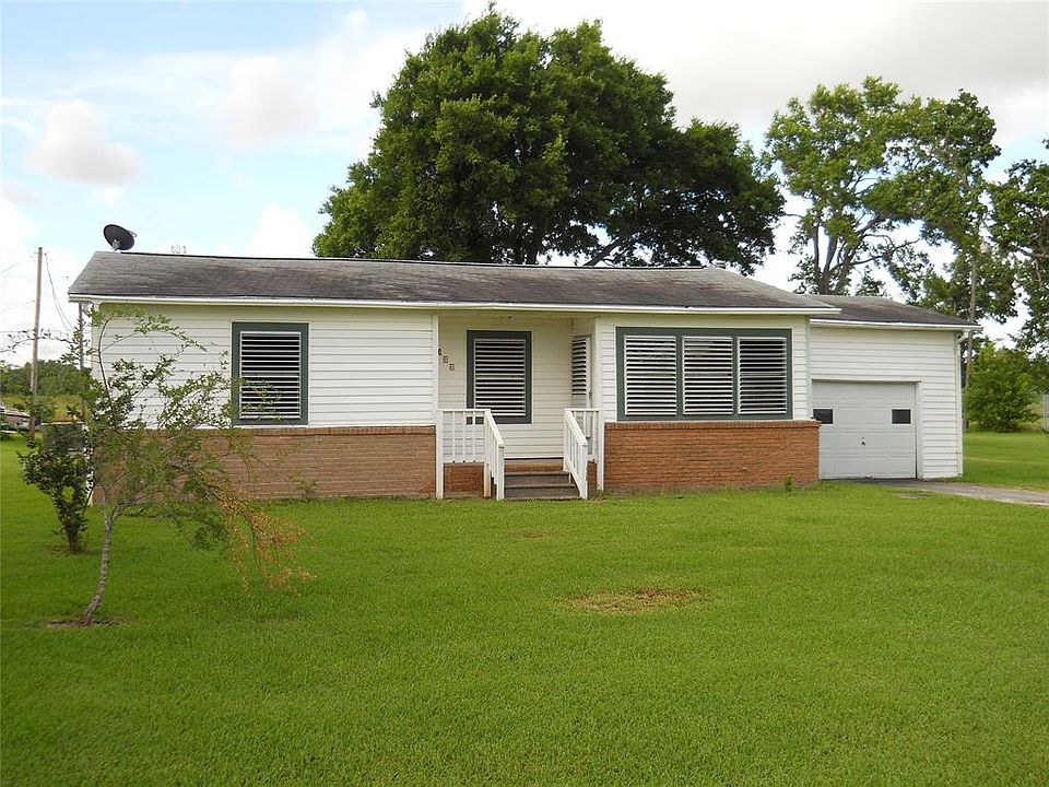 1st image of 2033 34th Ave N