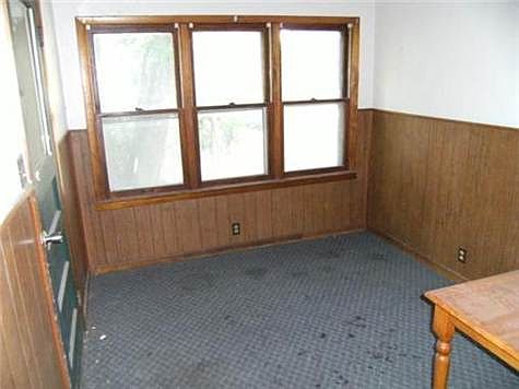 4th image of 555 Lowell Ave