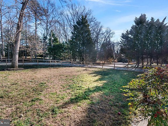 5th image of 1436 Oak Bluff Rd