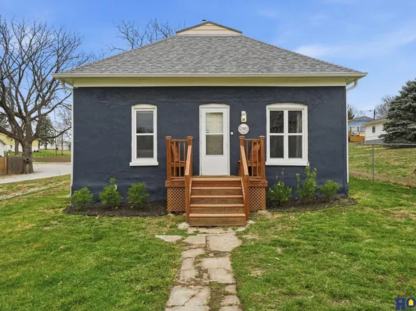 208 W East St, Elmwood, NE 68349