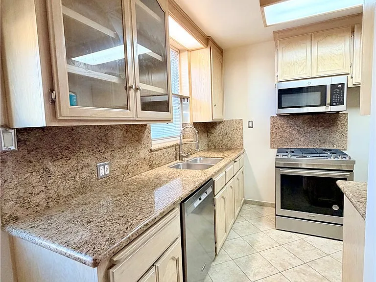 828 N Pass Ave — Photo 17