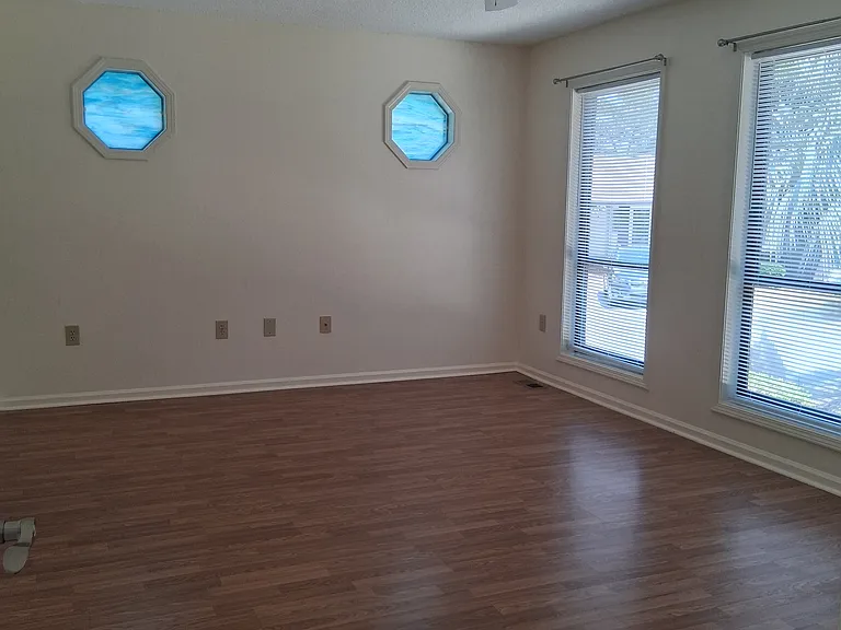 2213 Jefferson Cir — Photo 15
