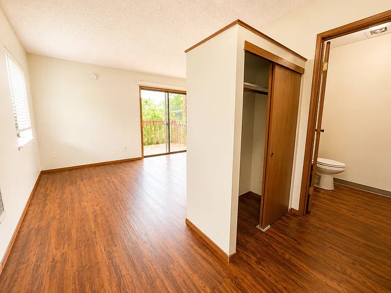 Pl T Washington Street 6-Plex (Glc-001-W) — Photo 8