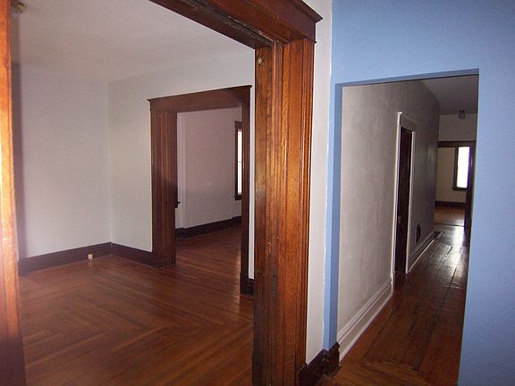LVIING - HALLWAY