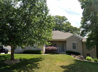 213 8th Ave, Hampton, IL 61256