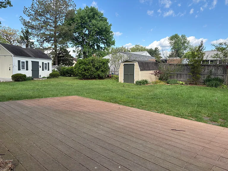Large Deck off of Family room