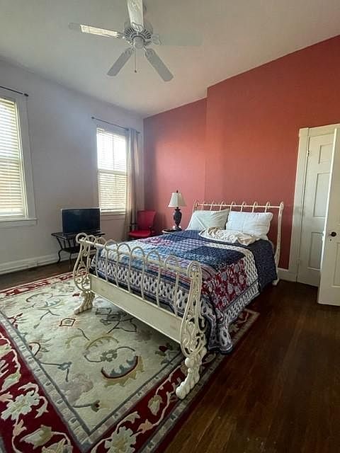 Bedroom (can remove bed for living area)