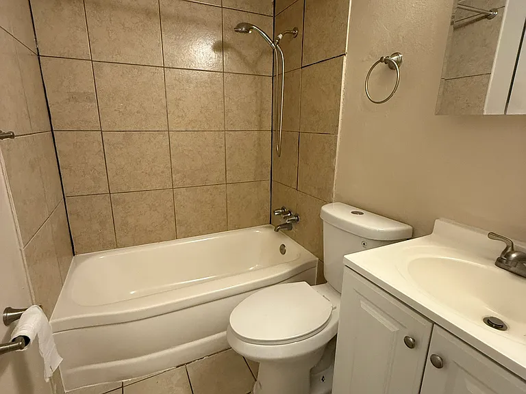 Tailwinds Apartments — Photo 24