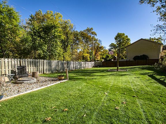 3rd image of 3142 Boxwood Ct