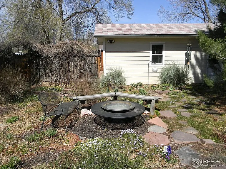 1438 W Oak St — Photo 11
