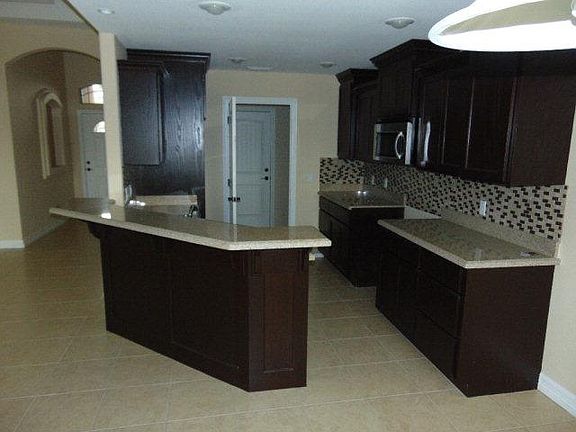 3rd image of 305 Monte Morelos Ln