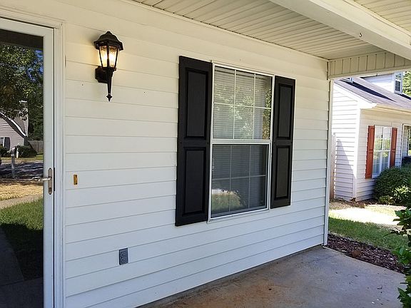 3rd image of 102 Creekpoint Dr