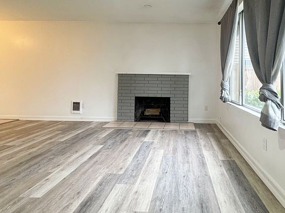 3rd image of 14040 Courtland Pl N