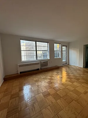 Rented by Manhattan Realty Group | media 7