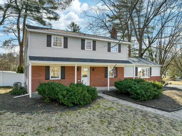 2 Sunrise Terrace, Clifton Park, NY 12065