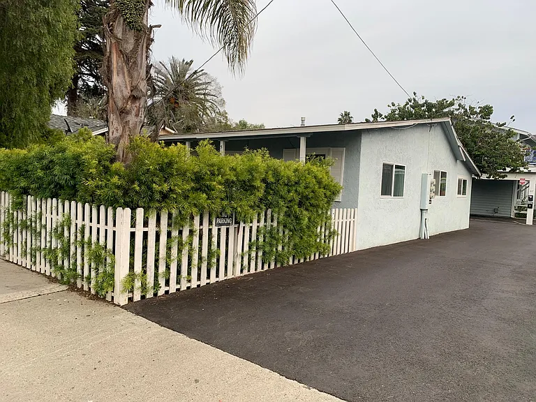 515 W Gutierrez St — Photo 3