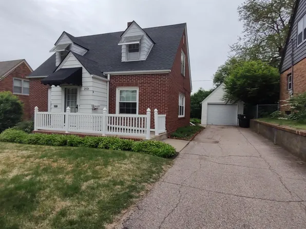 2926 Douglas St, Sioux City, IA 51104