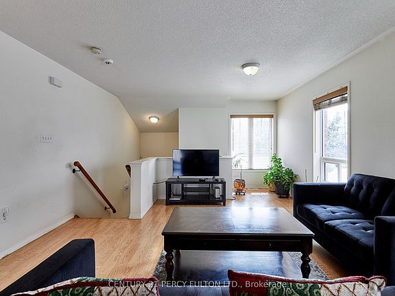 4th image of 8 Knowles St