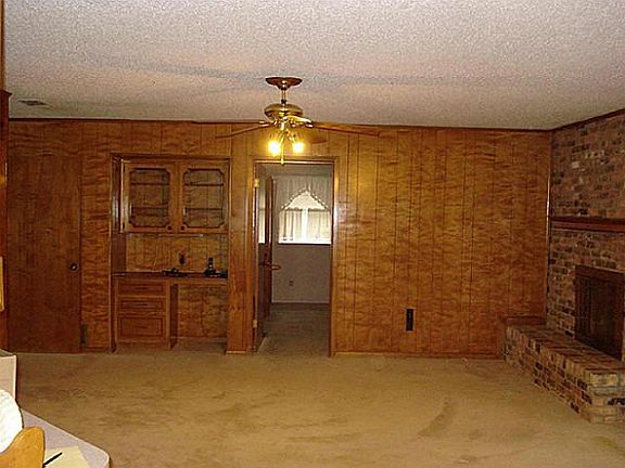 2nd image of 2812 Avonhill Dr