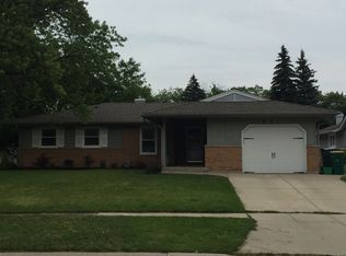801 Crest Ave, Elk Grove Village, IL 60007