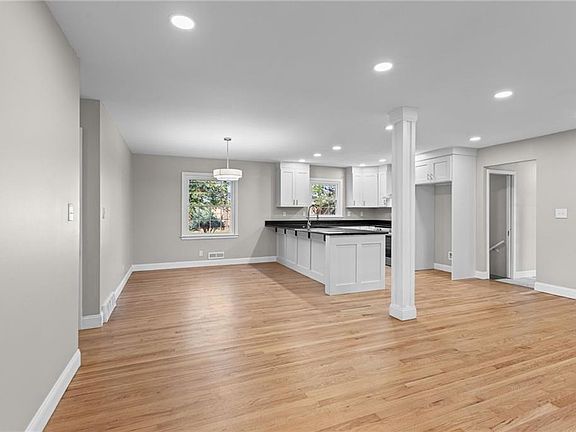 5th image of 5644 Barkley St