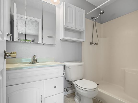4th image of 4325 Clayburn Dr