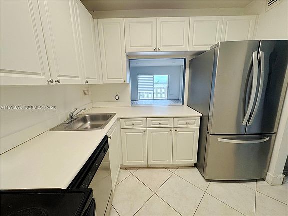 4th image of 1455 N Treasure Dr APT 7B