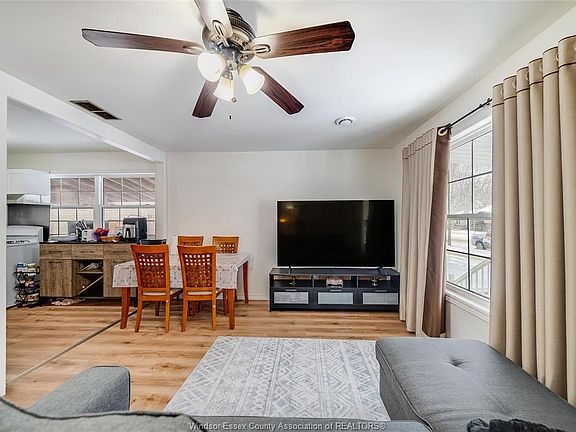5th image of 3567 King St