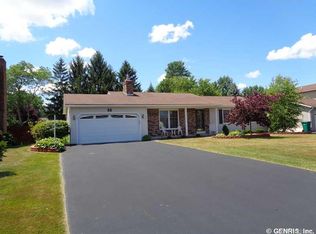 33 Olde Tavern Cir, Rochester, NY 14612