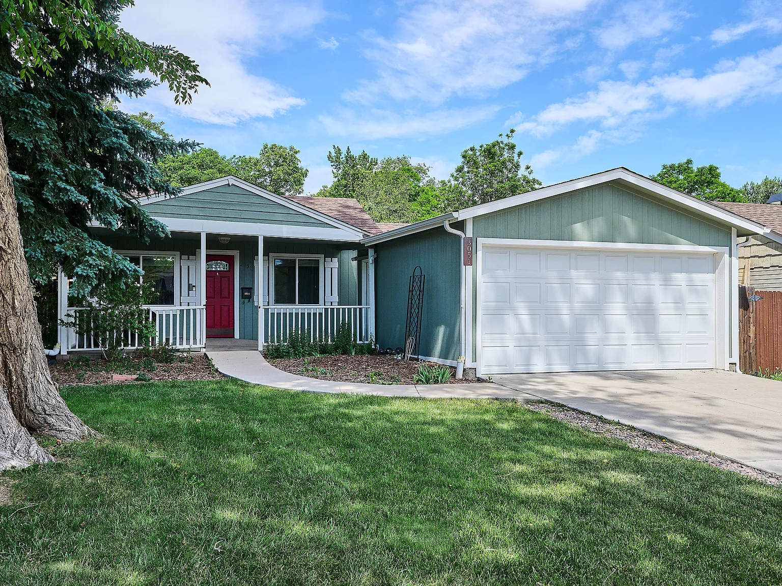 3 bed, 1627 sqft, $3,200 — Photo 2