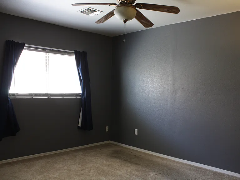 2817 W Silver Creek Ln — Photo 11