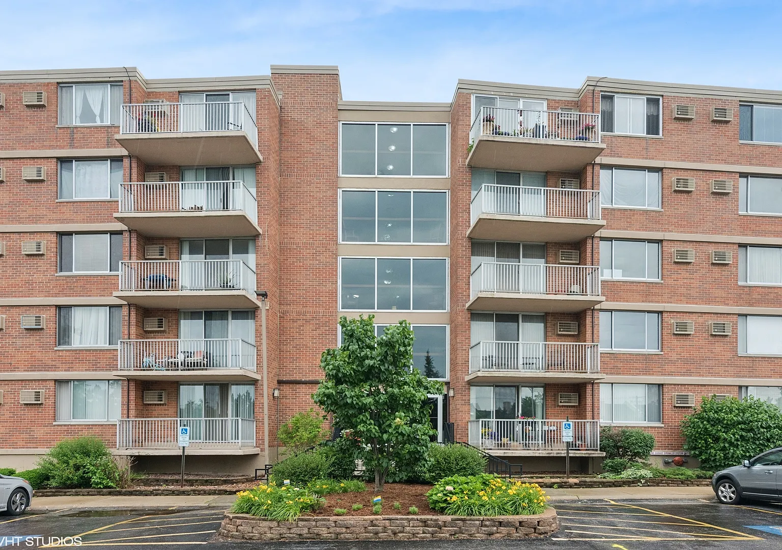 2 bed, 1220 sqft, $2,200 — Photo 1