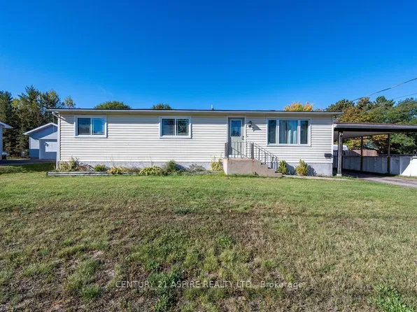 7 William St, Petawawa, ON K8H 2K3